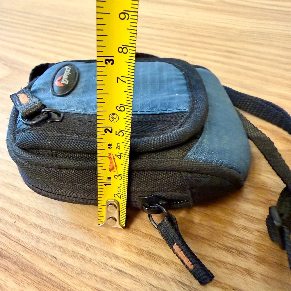 LowePro 4x3 Blue and Black Cross Body Compact Camera Bag